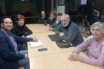 Podemos e IU se han reunido con la directiva de la Asociación de Vecinos del Barrio del Polígono Residencial, entre otras