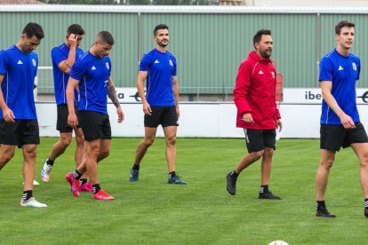 Imagen de un entrenamiento del Burgos CF en la Ciudad Deportiva del Burgos Promesas. TOMÁS ALONSO