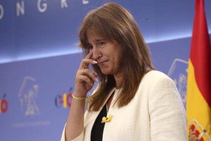 La portavoz de JxCat, Laura Borràs, durante una rueda de prensa en el Congreso.-DAVID CASTRO