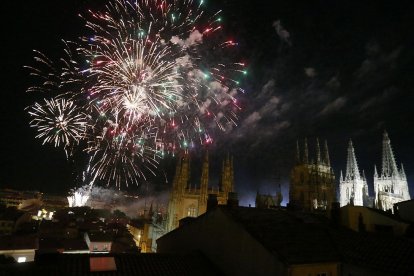 Espectáculo de luz y pólvora que se pudo ver en el año 2019 en la ciudad. ECB