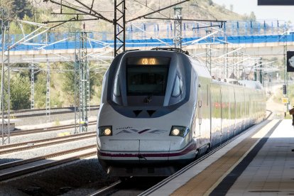 El AVE en la estación Rosa Manzano de Burgos. ECB