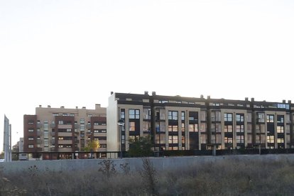 Uno de los solares vacíos existentes en la ciudad.