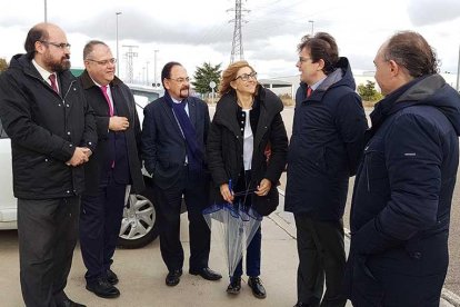 Raquel González en una imagen de archivo con Alfonso Fernández Mañueco, Ángel Guerra, Máximo López y Emilio Berzosa. L.V.