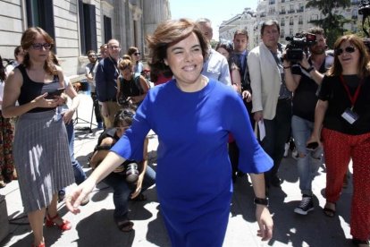 Soraya Sáenz de Santamaría, frente al Congreso de los Diputados, el pasado 19 de junio.-/ DAVID CASTRO