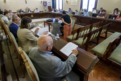 Imagen de archivo de un pleno de la Diputación de Burgos. SANTI OTERO