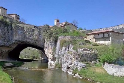 Puentedey es una de las localidades más conocidas del municipio, un remanso de paz con increíbles vistas a su alrededor.-ECB