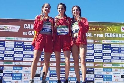 Celia Antón en lo más alto del podio de honor del Nacional sub 23-ECB