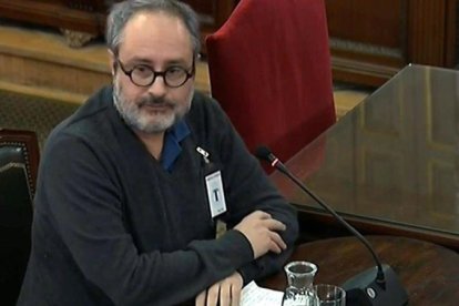 El exdiputado de la CUP Antonio Baños, citado como testigo, antes de abandonar la sala.-EFE