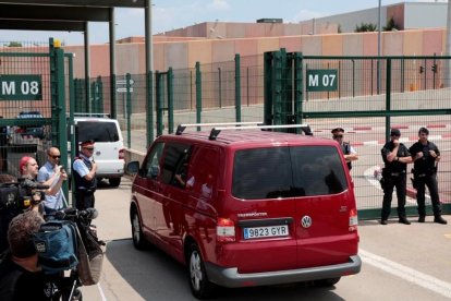 Forn, Rull y Turull llegan a la cárcel de Lledoners.-SUSANNA SÁEZ (EFE)