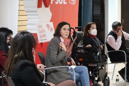 Andrea Fernández junto a Frutos y Puente, en Burgos. ECB