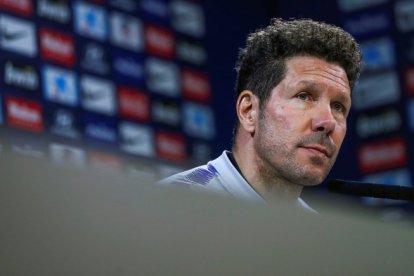 Diego Simeone, técnico del Atlético de Madrid, este viernes en rueda de prensa.-EFE