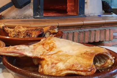 El lechazo es el plato estrella de la gastronomía arandina y ribereña.