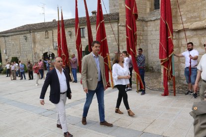 La responsable de Cultura de la Diputación Provincial, Raquel Contreras, junto al viceportavoz del grupo parlamentario popular en las Cortes de Castilla y León, Ángel Ibáñez, y el procurador Emilio Berzosa. ECB