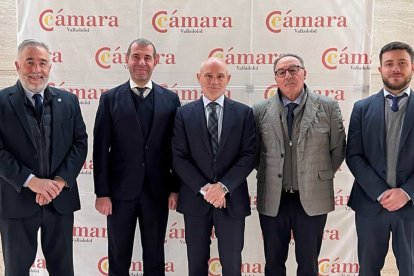 Los representantes de Burgos, Valladolid, Ponferradina y Mirandés, junto al presidente de la Cámara pucelana. ECB