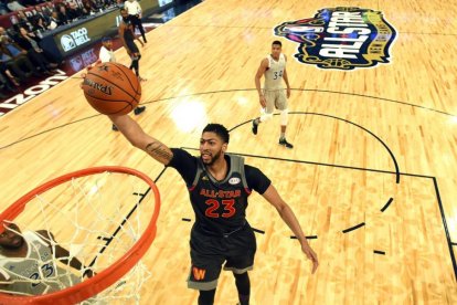 Anthony Davis, en plena actuación.-BOB DONNAN