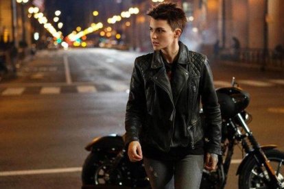 Ruby Rose como Kate Kane, en ’Batwoman’.-EL PERIÓDICO