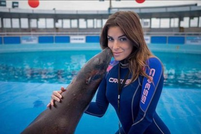 Gessica Notaro, la miss rociada con ácido por su expareja, en el acuario de Rimini-