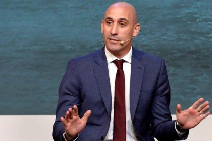 Rubiales, durante el nuevo sorteo de la Supercopa de España.-EFE / KIKO HUESCA