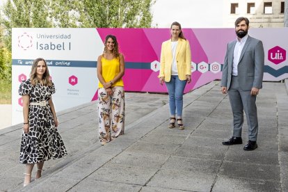 Tania Corrás, Alba Mayor, Lorena Obregón y Marcos López-Flores son cuatro de los responsables de estos proyectos en la Universidad.