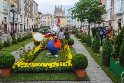 Creaciones artesanas con la flor como protagonista, en los encuentros de la Fiesta de las Flores celebrada el año pasado. RAÚL G. OCHOA