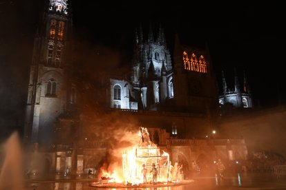 Cremá de la falla del VIII Centenario. ICAL