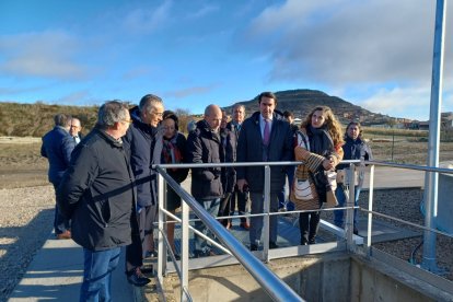 El consejero de Medio Ambiente, Juan Carlos Suárez -Quiñones, en la inauguración de la depuradora de Castrojeriz. ECB