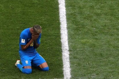 Neymar llora nada más acabar el partido en San Petesburgo ante Costa Rica-REUTERS / LEE SMITH