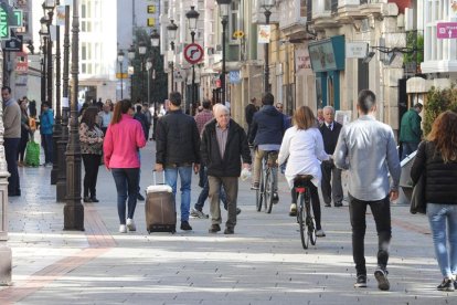 Imagen de una calle comercial del centro de la capital burgalesa.-ISRAEL L. MURILLO