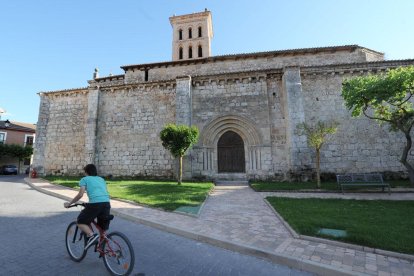 Imagen de la iglesia de San Miguel Arcángel de Arcos de la LLana..-ISRAEL L. MURILLO