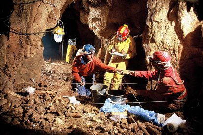 Imagen de las excavaciones en  la cueva de Bacho Kiro, en Bulgaria. CENIEH