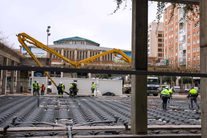 Tareas de hormigonado del mercado provisional, realizadas esta pasada semana. TOMÁS ALONSO