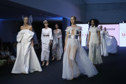 instante final del desfile de la colección de novias de La Caprichosa. SANTI OTERO