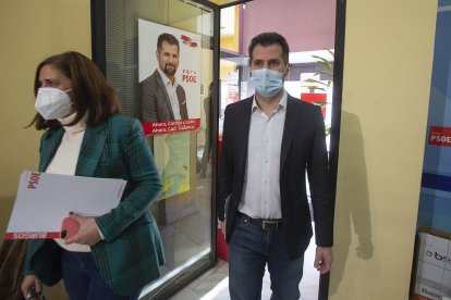 Esther Peña y Luis Tudanca. RAÚL G. OCHOA
