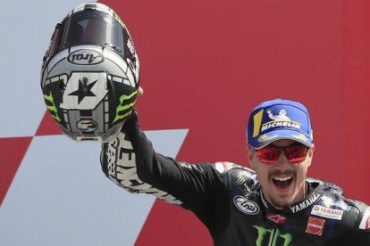 Maverick Viñales (Yamaha) celebra su victoria en el GP de Holanda.-AP PHOTO PETER DEJONG