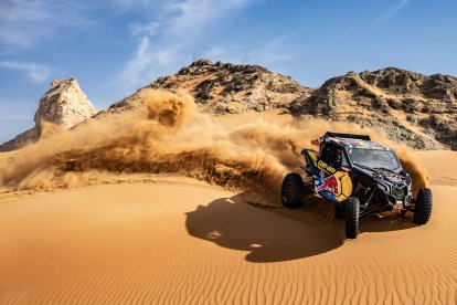 Cristina Gutiérrez al volante de su Red Bull.