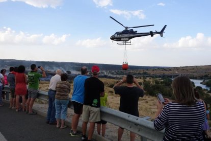 Incendio en las proximidades de la ciudad de Ávila.-ICAL