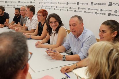 Joan Baldoví, junto a Mónica Oltra, durante la reunión de la ejecutiva de Compromís, este lunes, en Valencia.-EFE / KAI FORSTERLING