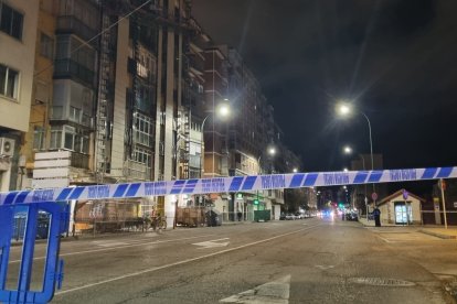 Circulación interrumpida a la altura del cruce con la calle Infantería. A. H.