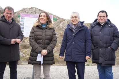 La consejera de Movilidad y Transformación Digital, María González Corral, durante una visita a las obras de la BU-504 la semana la semana pasada. ECB