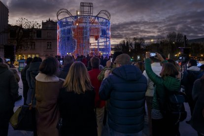 El PP se refiere a los elementos luminosos de gran formato. En la imagen la instalación del año pasado en el paseo de la Sierra de Atapuerca.