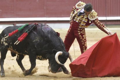 Imagen de El Fandi, durante los pasada feria de San Pedro y San Pablo.-SANTI OTERO