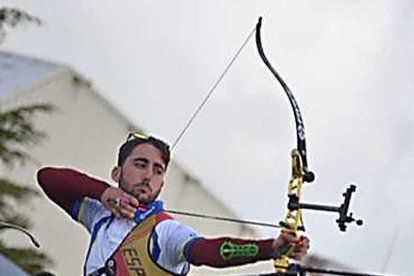 Acha se prepara en un momento de la competición.-ECB