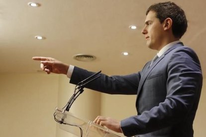 Rivera ha decidido no repetir las primarias y que la dirección asuma los cambios en 16 listas.-AGUSTÍN CATALÁN