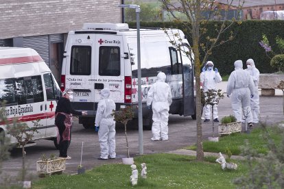 Traslado de pacientes en una residencia. ISRAEL L. MURILLO