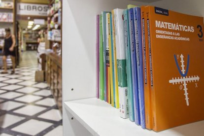 Las campaña de los libros de texto lleva semanas en las librerías.