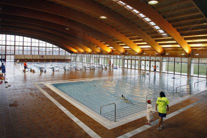 Interior de las piscinas climatizadas de San Amaro. ECB