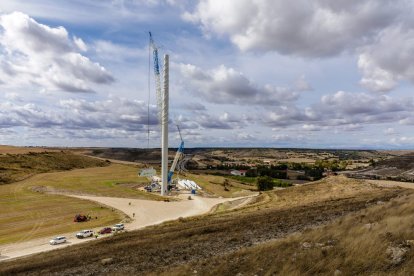 Iberdrola instalando el primer aero del complejo eólico Herrera II Burgos en 2020 2