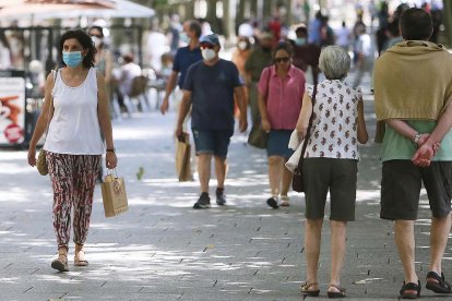 El uso de la mascarilla en espacios abiertos y cerrados sigue siendo la principal medida preventiva. RAÚL G. OCHOA