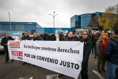 Imagen de la concentración de los trabajadores a las puertas de Gala. TOMÁS ALONSO