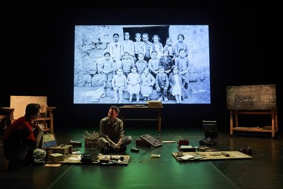 La famosa fotografía de Benaiges con sus alumnos también tiene su protagonismo en 'El mar'. DAVID RUANO / TNC